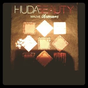Huda eyeshadow plum colors